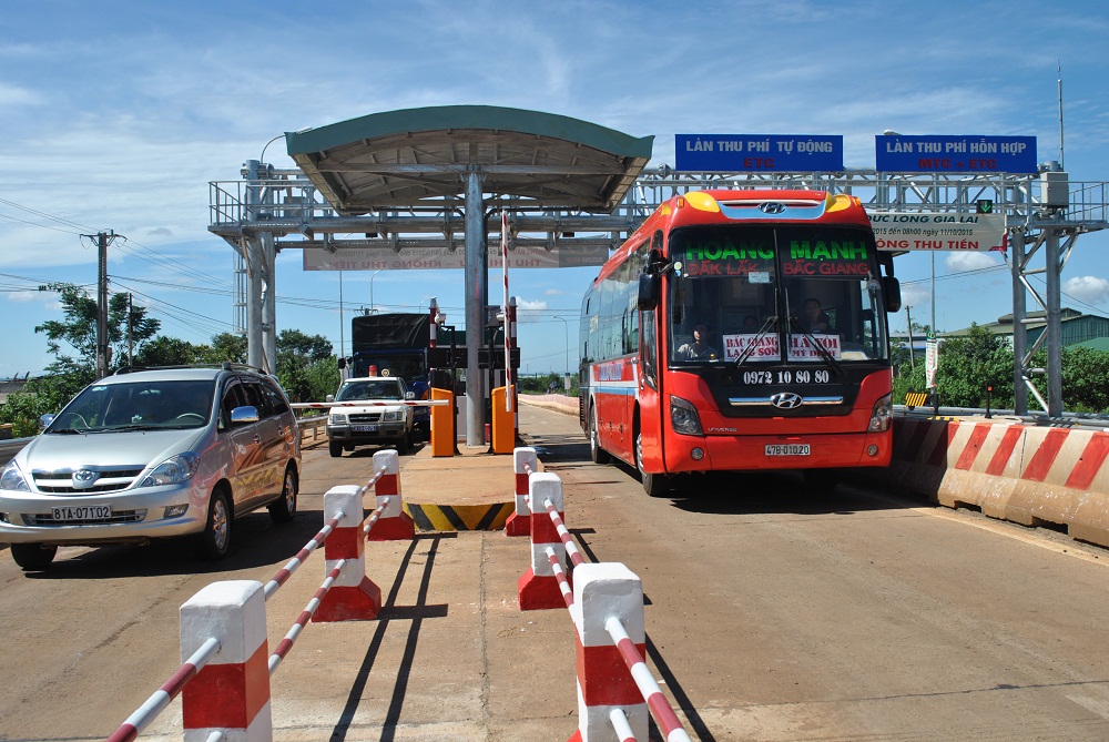 Bộ Giao thông Vận tải kiến nghị giảm thời gian thu phí đường bộ ở hàng loạt dự án (Thời sự đêm 24/12/2016)